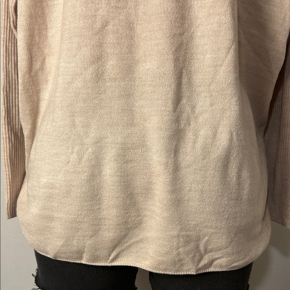 D&Co Light Tan Knit Pullover Vneck Sweater with Front Pockets Size Large - Picture 9 of 12
